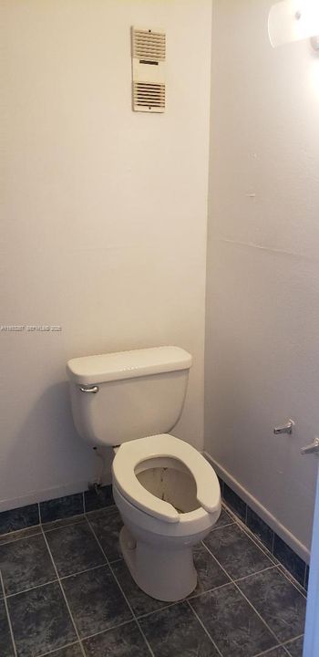 В аренду: $1,900 (2 спален, 2 ванн, 1075 Квадратных фут)