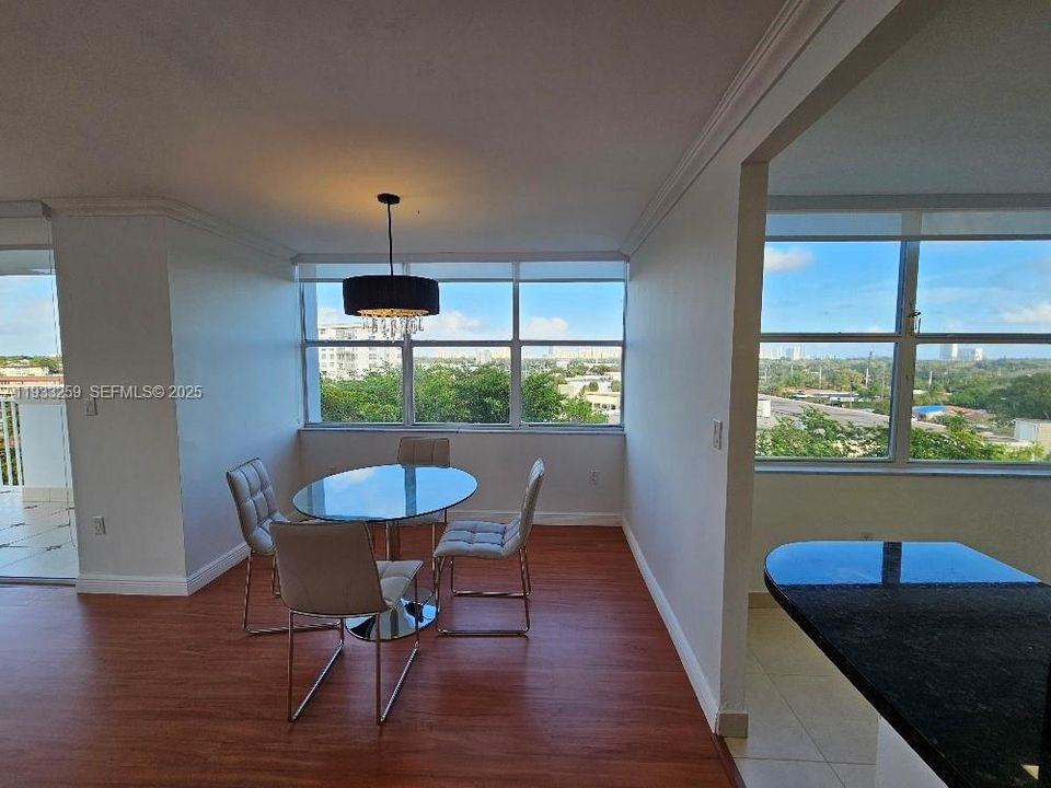 В аренду: $2,400 (2 спален, 2 ванн, 1283 Квадратных фут)