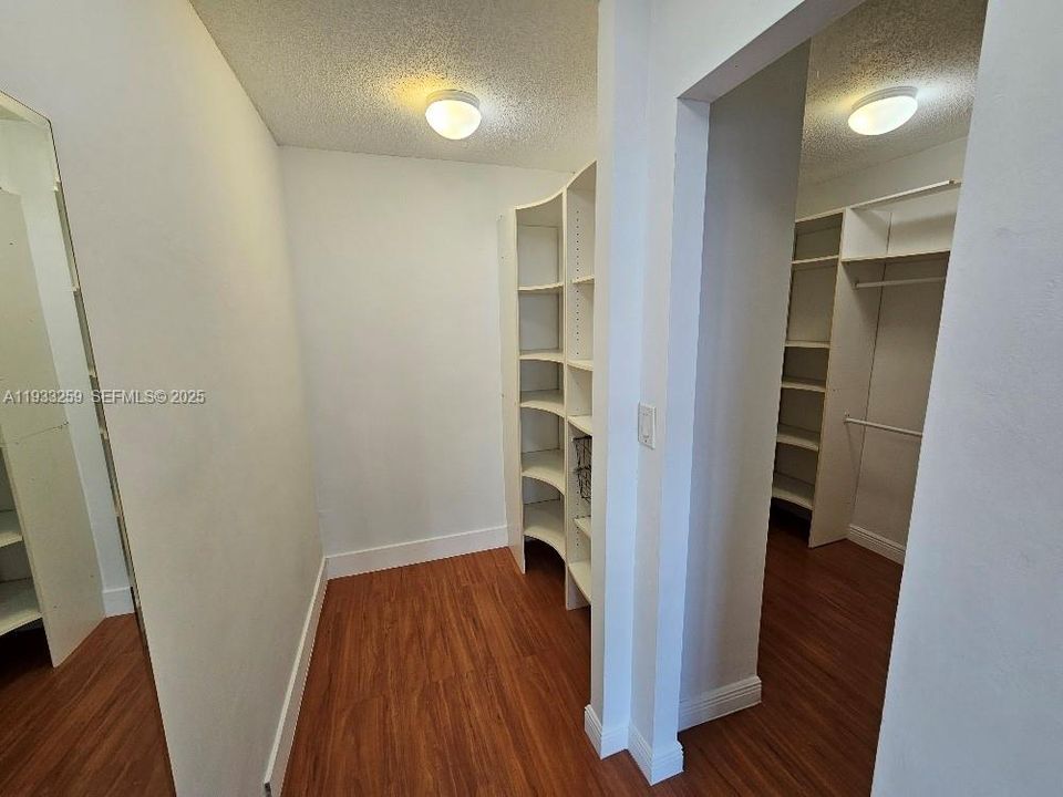 В аренду: $2,400 (2 спален, 2 ванн, 1283 Квадратных фут)