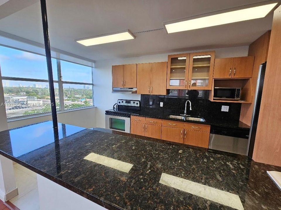 В аренду: $2,400 (2 спален, 2 ванн, 1283 Квадратных фут)