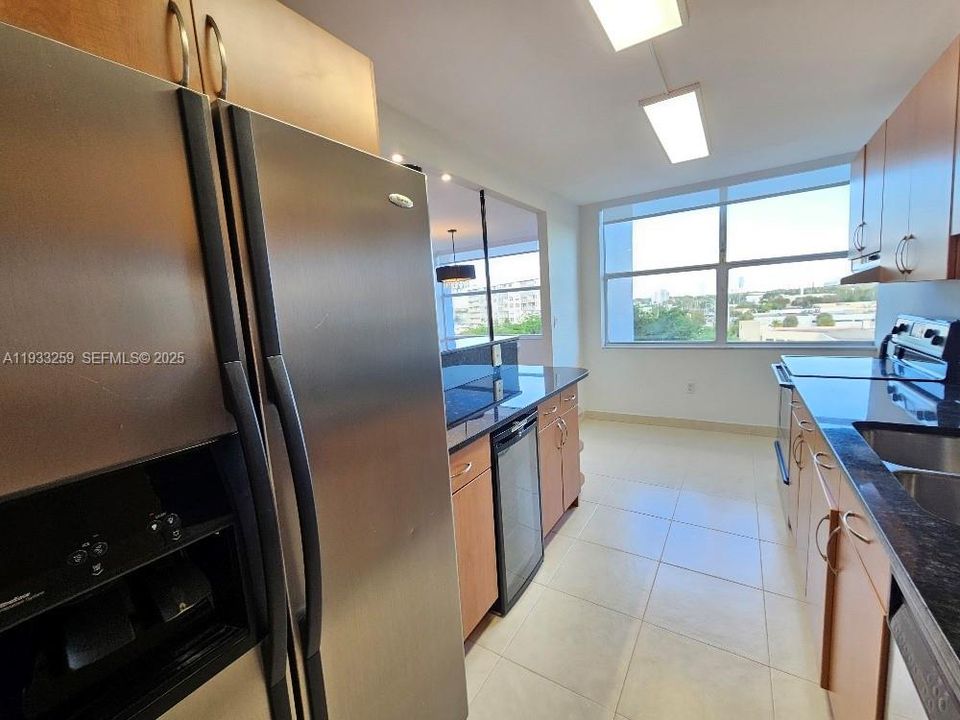 В аренду: $2,400 (2 спален, 2 ванн, 1283 Квадратных фут)