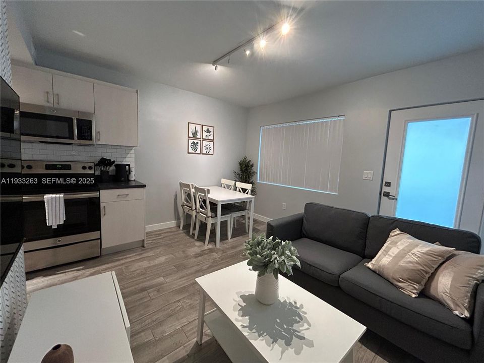 For Rent: $2,200 (1 beds, 1 baths, 412 Square Feet)