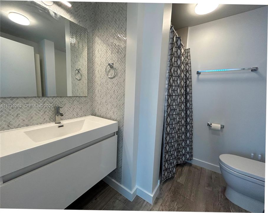 For Rent: $2,200 (1 beds, 1 baths, 412 Square Feet)