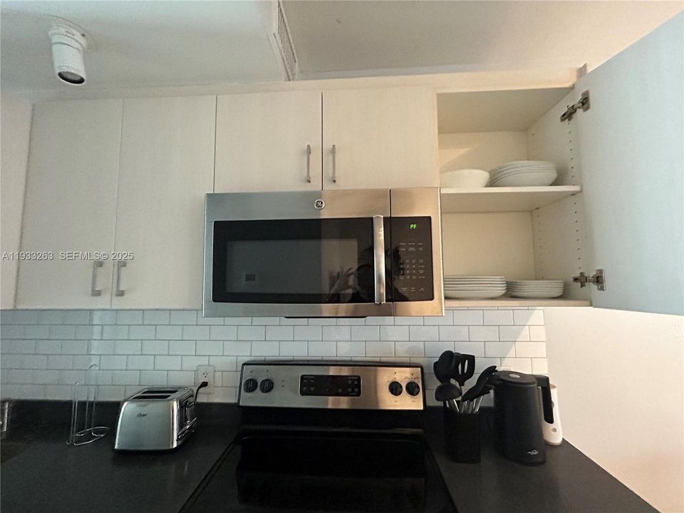 For Rent: $2,200 (1 beds, 1 baths, 412 Square Feet)