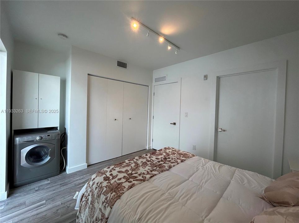 For Rent: $2,200 (1 beds, 1 baths, 412 Square Feet)