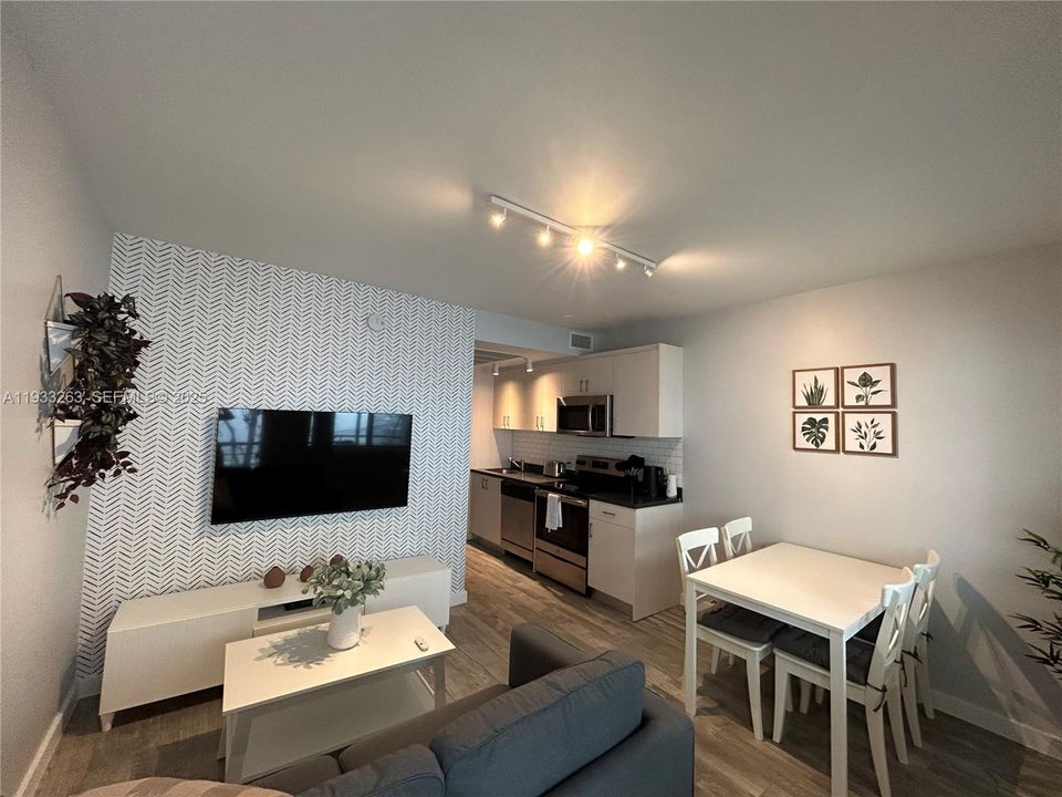 For Rent: $2,200 (1 beds, 1 baths, 412 Square Feet)