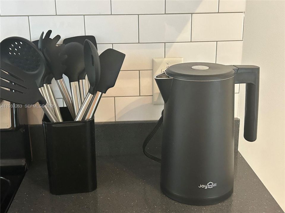 For Rent: $2,200 (1 beds, 1 baths, 412 Square Feet)