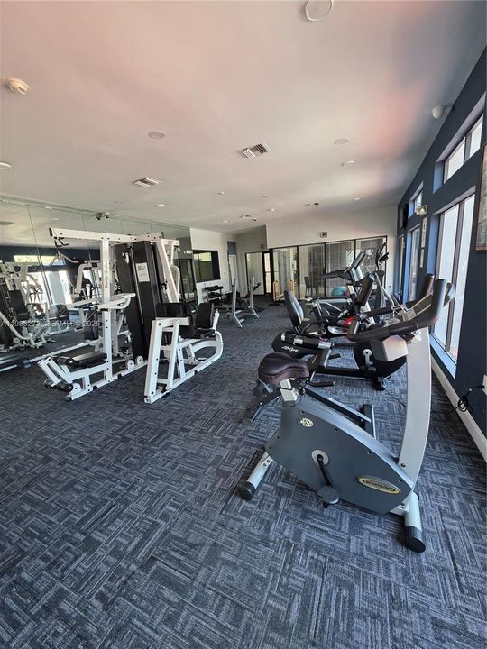 For Rent: $1,900 (1 beds, 1 baths, 558 Square Feet)