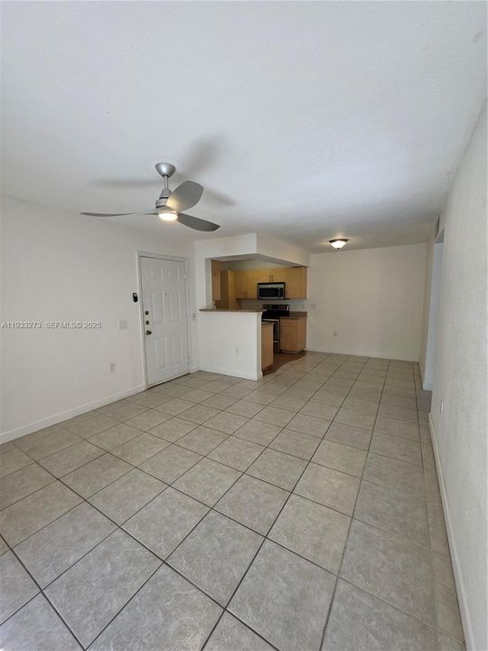 For Rent: $1,900 (1 beds, 1 baths, 558 Square Feet)