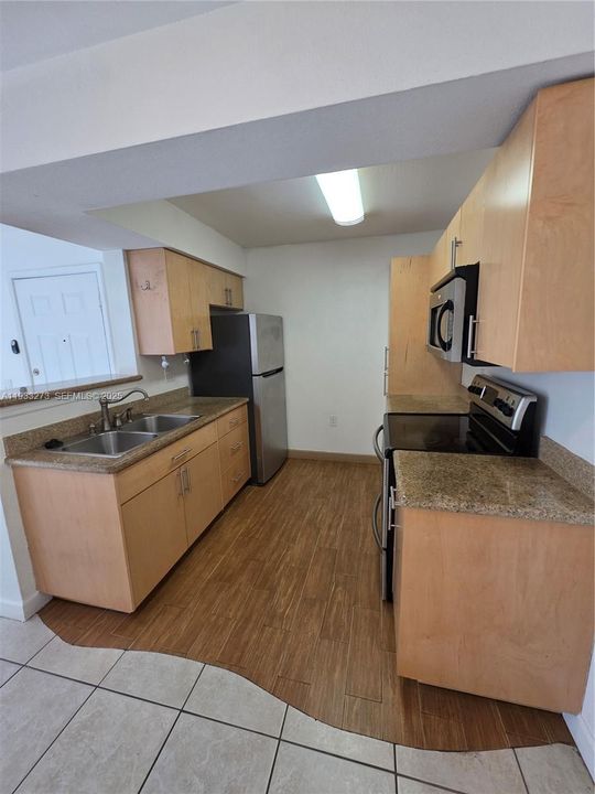 For Rent: $1,900 (1 beds, 1 baths, 558 Square Feet)