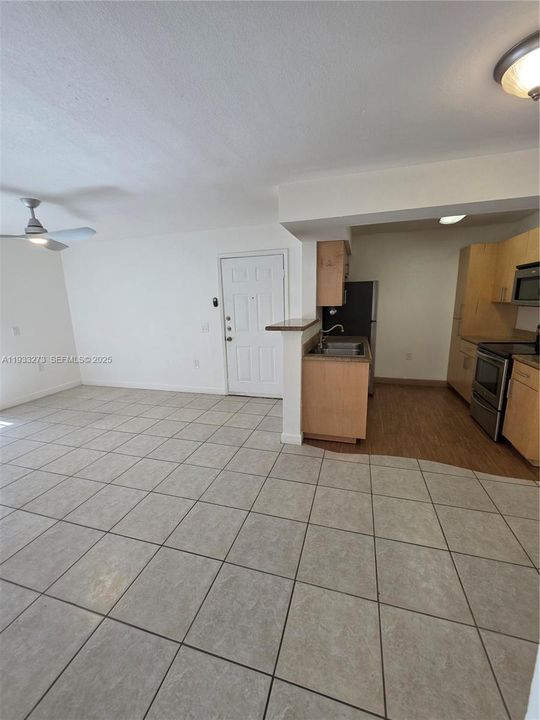 For Rent: $1,900 (1 beds, 1 baths, 558 Square Feet)