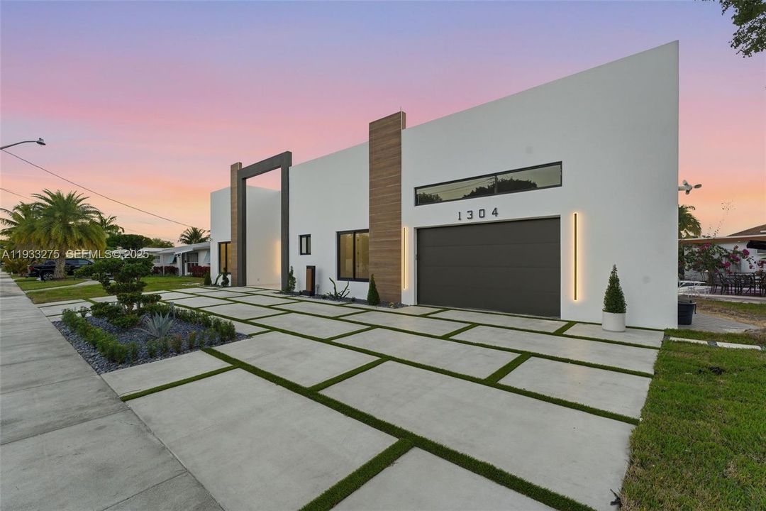 待售: $2,499,000 (3 贝兹, 3 浴室, 2223 平方英尺)