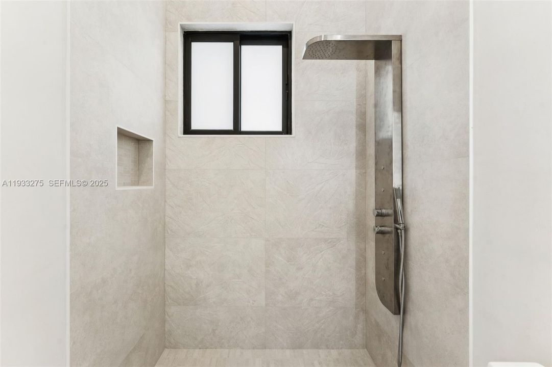 待售: $2,499,000 (3 贝兹, 3 浴室, 2223 平方英尺)