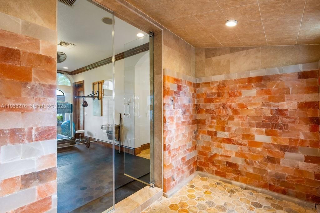 Vendido Recientemente: $4,199,000 (5 camas, 5 baños, 9239 Pies cuadrados)