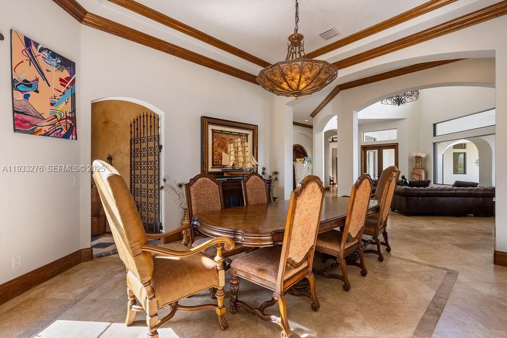 Vendido Recientemente: $4,199,000 (5 camas, 5 baños, 9239 Pies cuadrados)