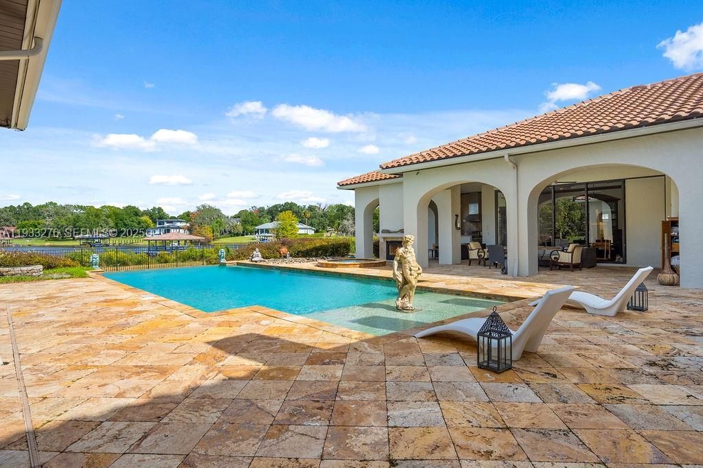 Vendido Recientemente: $4,199,000 (5 camas, 5 baños, 9239 Pies cuadrados)