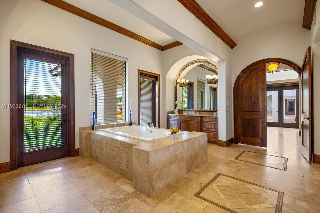 Vendido Recientemente: $4,199,000 (5 camas, 5 baños, 9239 Pies cuadrados)