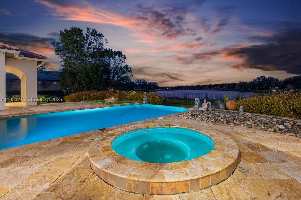 Vendido Recientemente: $4,199,000 (5 camas, 5 baños, 9239 Pies cuadrados)