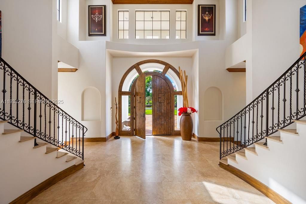 Vendido Recientemente: $4,199,000 (5 camas, 5 baños, 9239 Pies cuadrados)