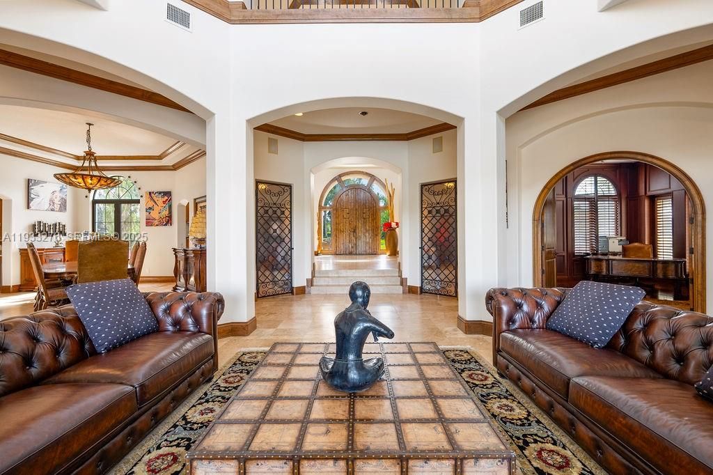 Vendido Recientemente: $4,199,000 (5 camas, 5 baños, 9239 Pies cuadrados)