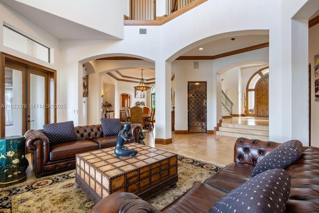 Vendido Recientemente: $4,199,000 (5 camas, 5 baños, 9239 Pies cuadrados)