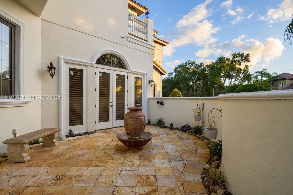 Vendido Recientemente: $4,199,000 (5 camas, 5 baños, 9239 Pies cuadrados)