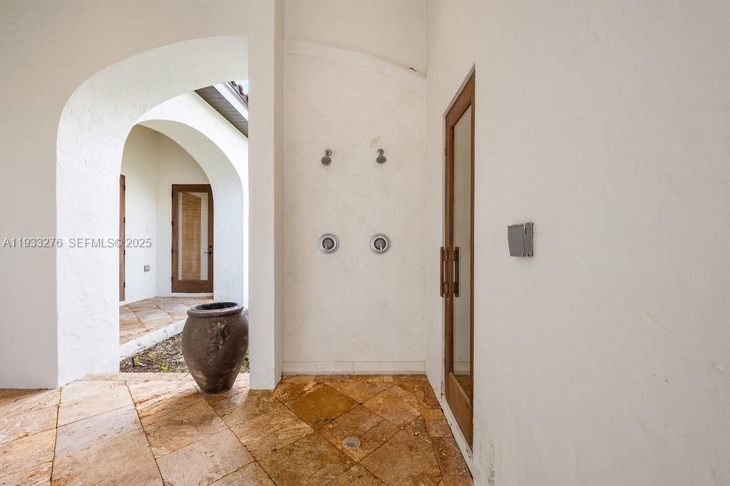 Vendido Recientemente: $4,199,000 (5 camas, 5 baños, 9239 Pies cuadrados)
