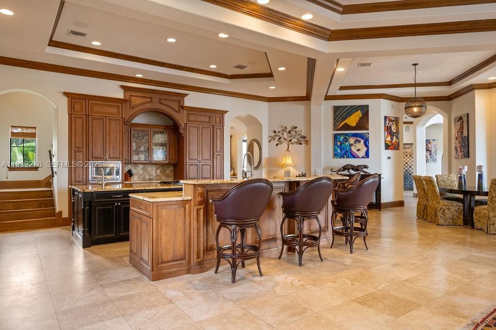Vendido Recientemente: $4,199,000 (5 camas, 5 baños, 9239 Pies cuadrados)