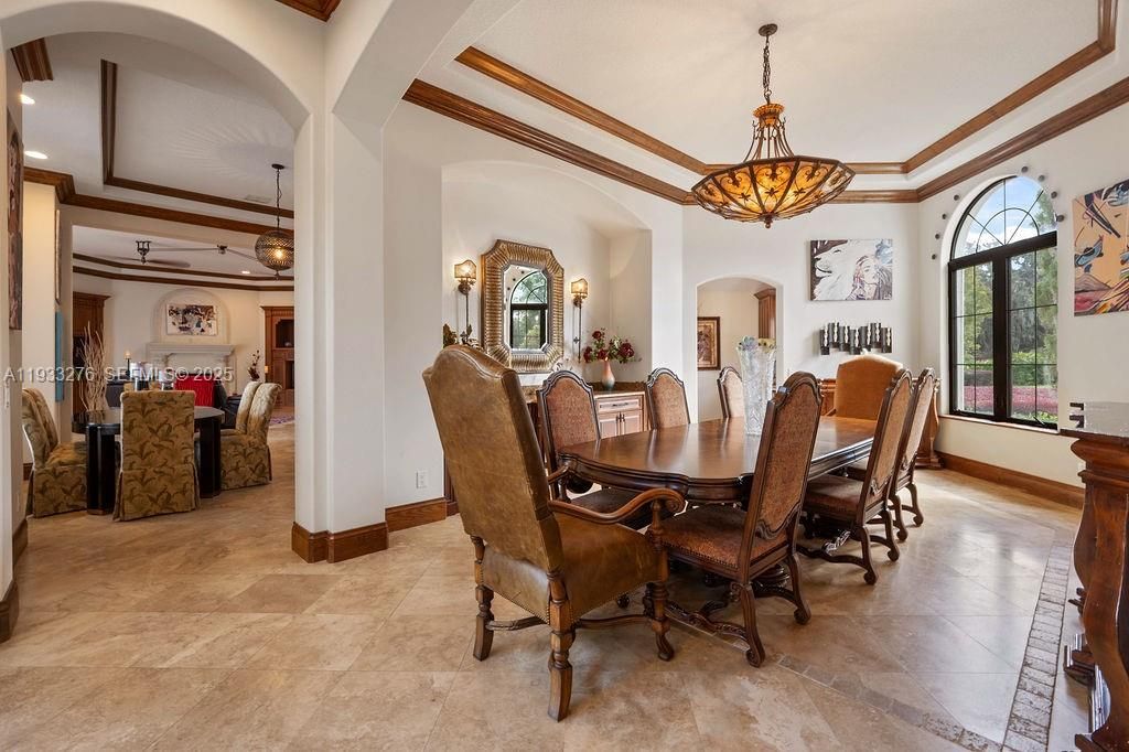 Vendido Recientemente: $4,199,000 (5 camas, 5 baños, 9239 Pies cuadrados)