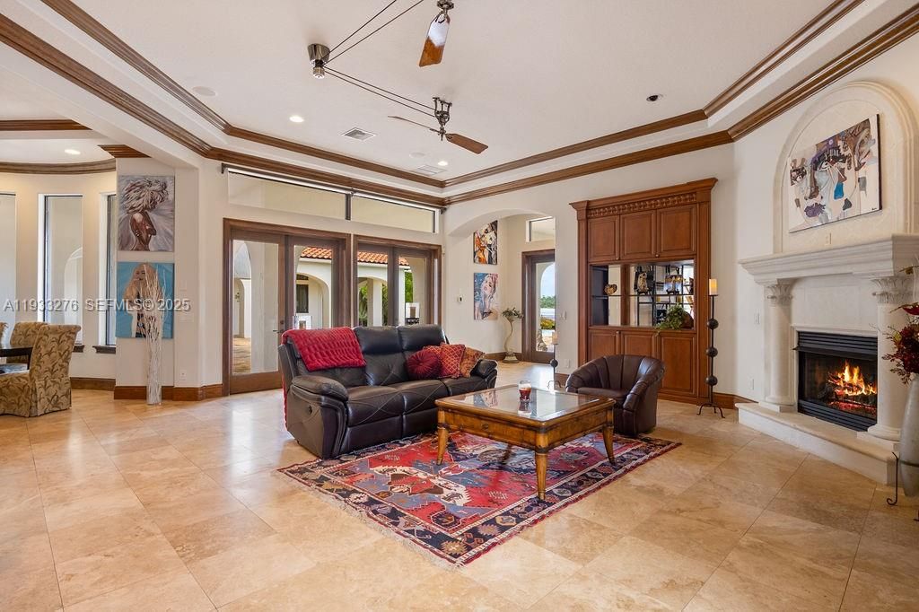 Vendido Recientemente: $4,199,000 (5 camas, 5 baños, 9239 Pies cuadrados)