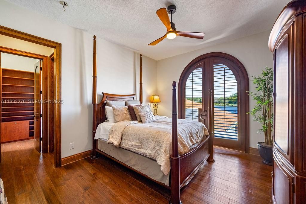 Vendido Recientemente: $4,199,000 (5 camas, 5 baños, 9239 Pies cuadrados)