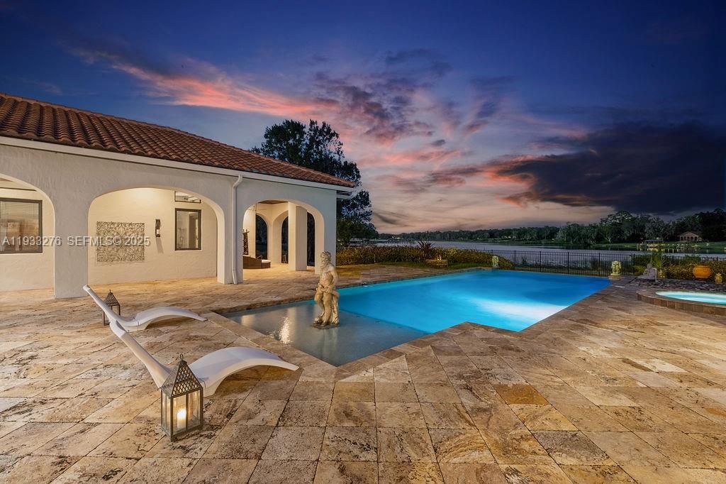 Vendido Recientemente: $4,199,000 (5 camas, 5 baños, 9239 Pies cuadrados)