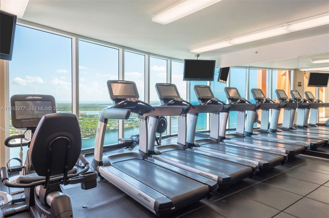 For Sale: $2,695,000 (2 beds, 2 baths, 1960 Square Feet)