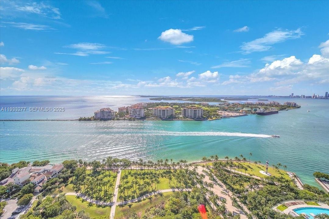 For Sale: $2,695,000 (2 beds, 2 baths, 1960 Square Feet)