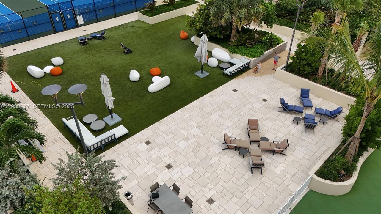 For Sale: $2,695,000 (2 beds, 2 baths, 1960 Square Feet)