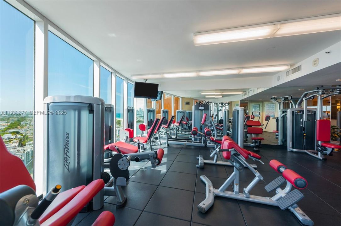 For Sale: $2,695,000 (2 beds, 2 baths, 1960 Square Feet)