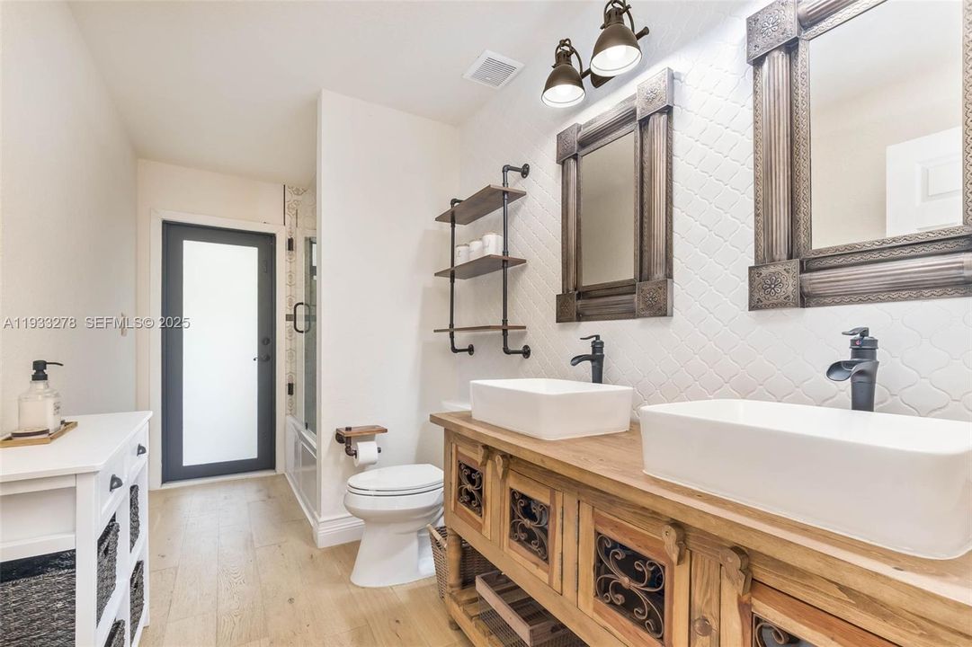 待售: $899,999 (4 贝兹, 2 浴室, 2347 平方英尺)