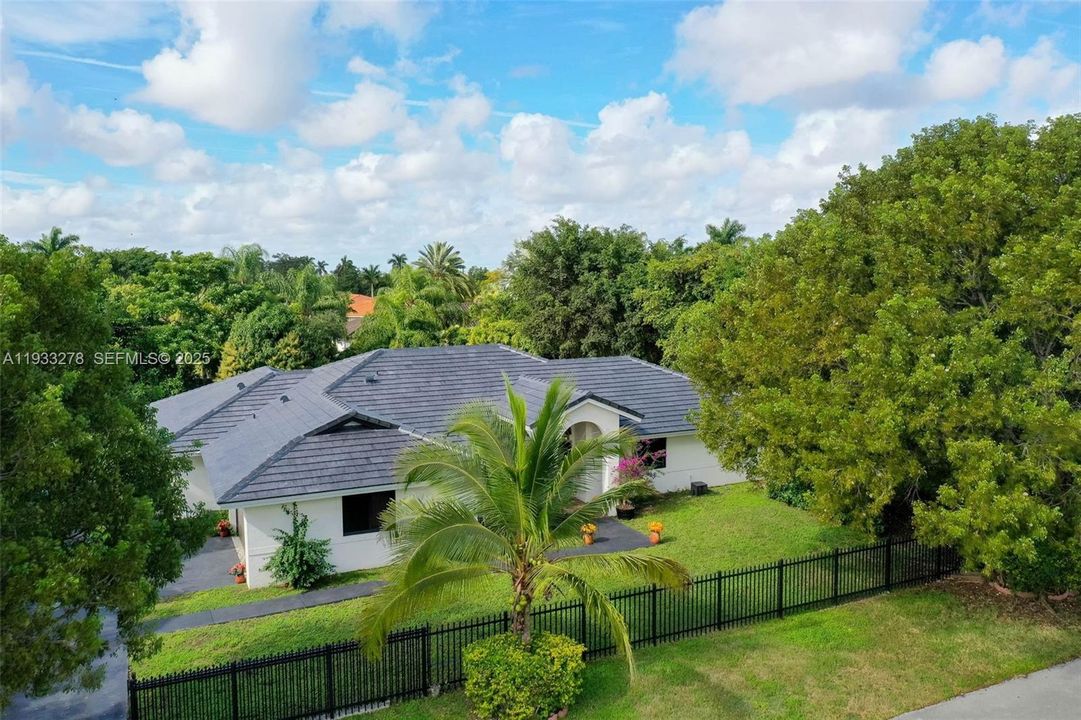 待售: $899,999 (4 贝兹, 2 浴室, 2347 平方英尺)