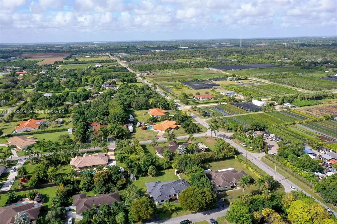 待售: $899,999 (4 贝兹, 2 浴室, 2347 平方英尺)