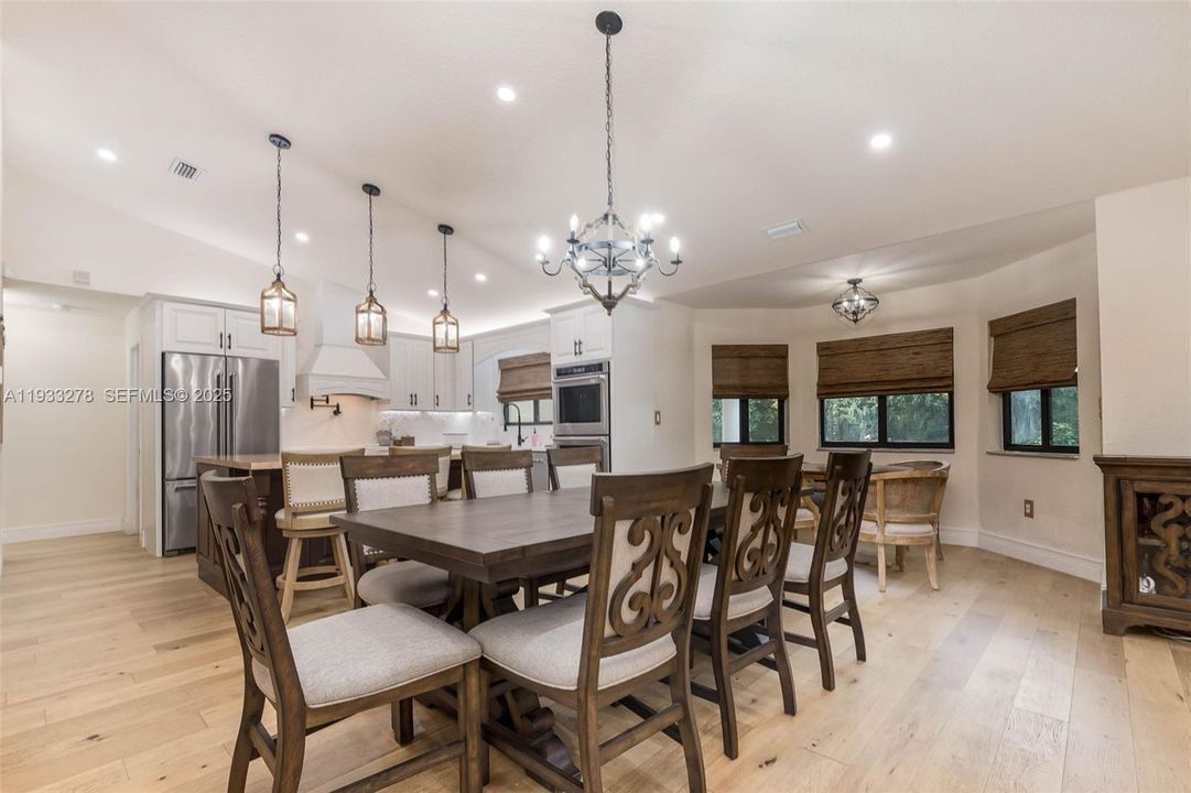 待售: $899,999 (4 贝兹, 2 浴室, 2347 平方英尺)