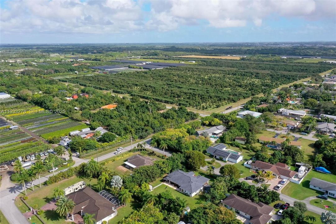 待售: $899,999 (4 贝兹, 2 浴室, 2347 平方英尺)