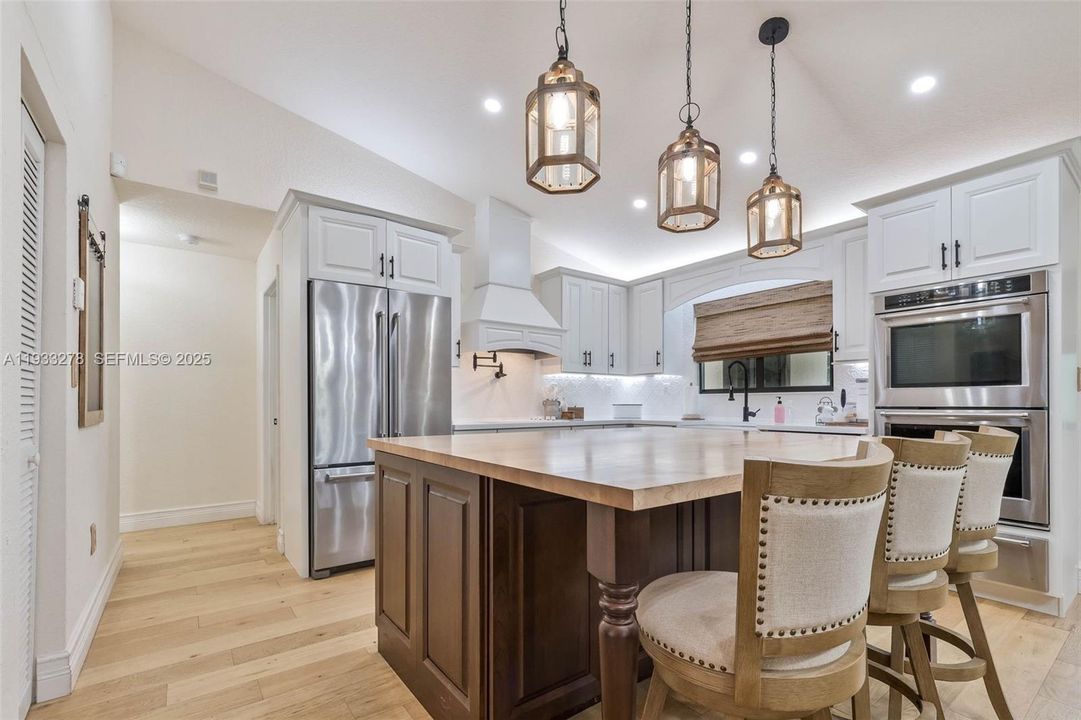 待售: $899,999 (4 贝兹, 2 浴室, 2347 平方英尺)