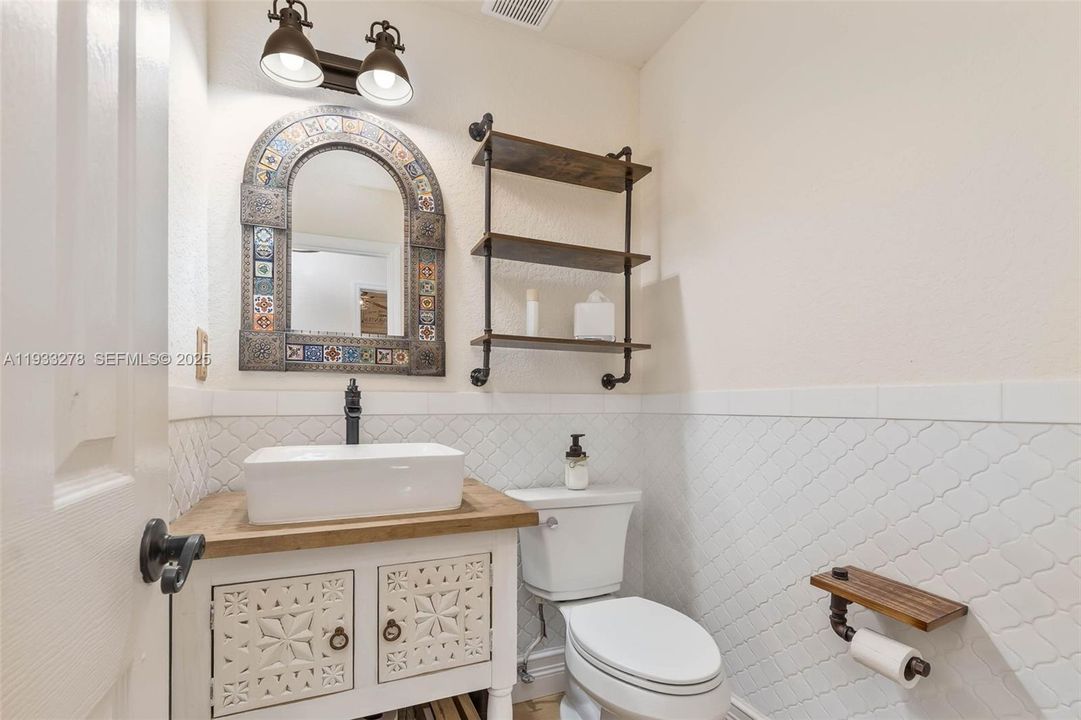 待售: $899,999 (4 贝兹, 2 浴室, 2347 平方英尺)