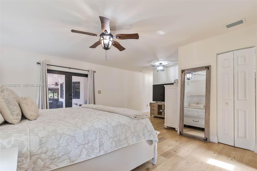 待售: $899,999 (4 贝兹, 2 浴室, 2347 平方英尺)