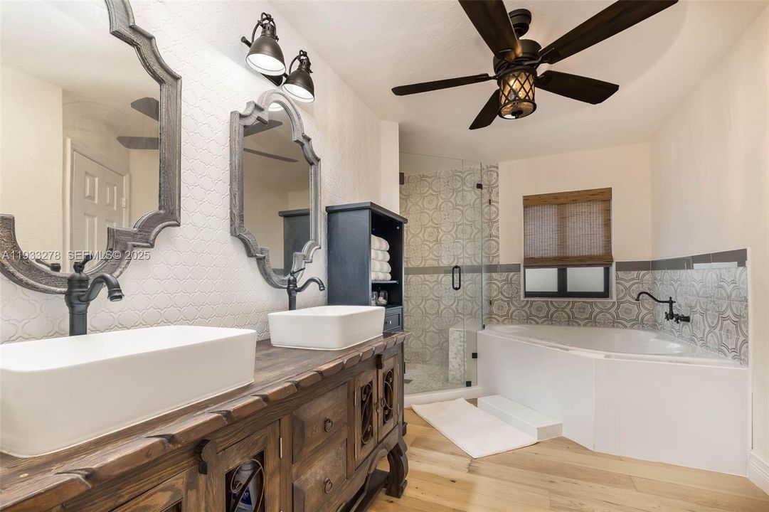 待售: $899,999 (4 贝兹, 2 浴室, 2347 平方英尺)