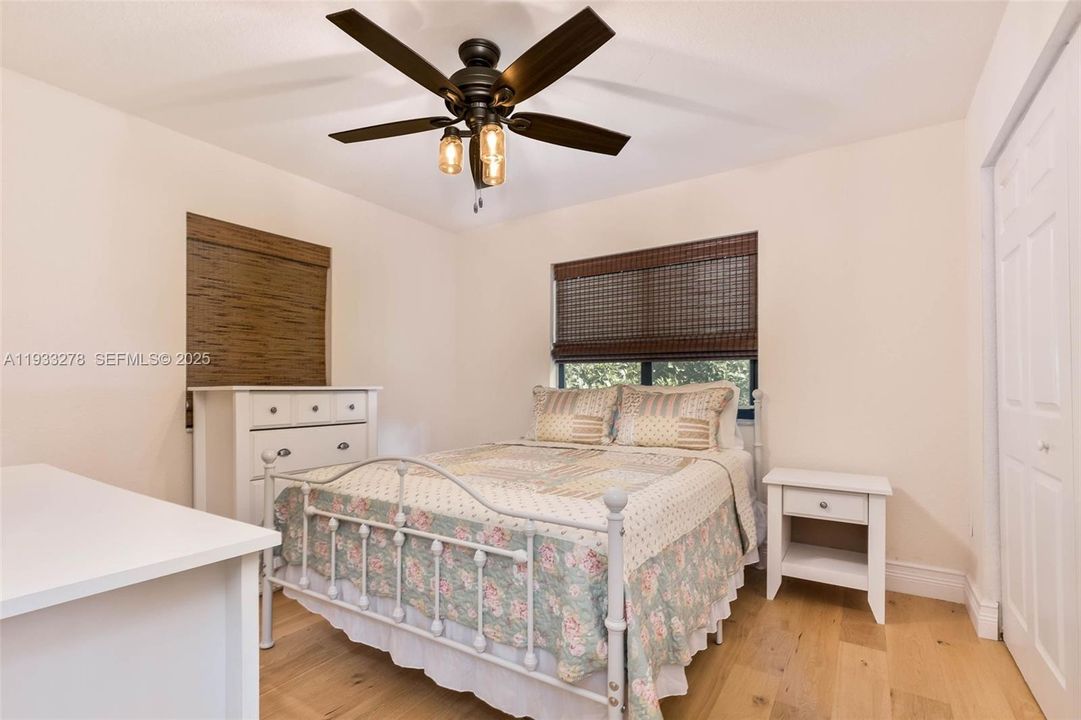 待售: $899,999 (4 贝兹, 2 浴室, 2347 平方英尺)