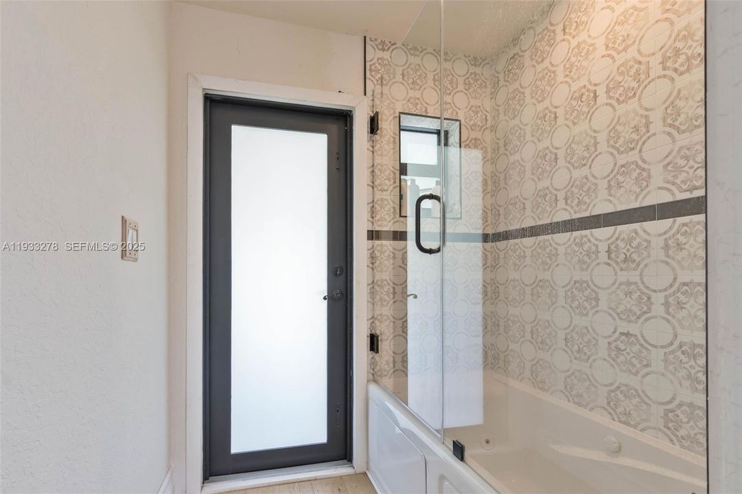 待售: $899,999 (4 贝兹, 2 浴室, 2347 平方英尺)