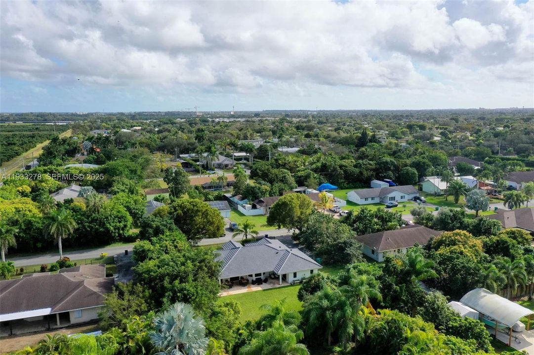 待售: $899,999 (4 贝兹, 2 浴室, 2347 平方英尺)