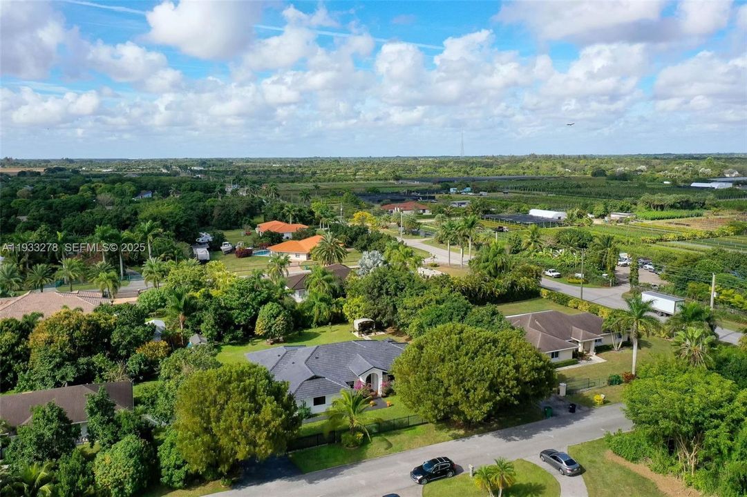 待售: $899,999 (4 贝兹, 2 浴室, 2347 平方英尺)