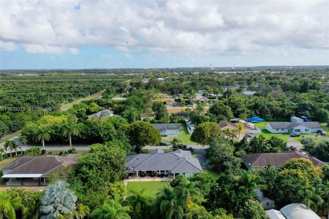 待售: $899,999 (4 贝兹, 2 浴室, 2347 平方英尺)